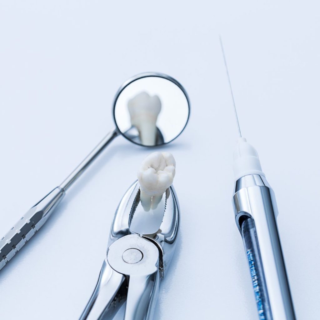 dentiste : blanchiment, aligneurs invisibles, facettes dentaires, implant dentaire, soins dentaires, urgences dentaires